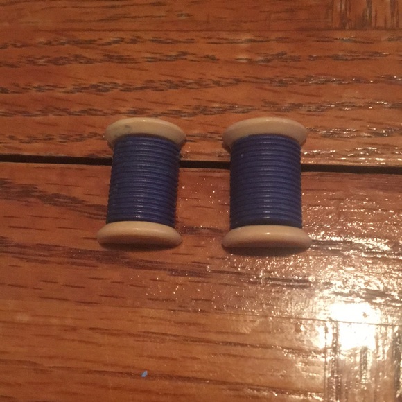 🍿TRADED🍿cutest spools of thread vintage earrings - Picture 2 of 9